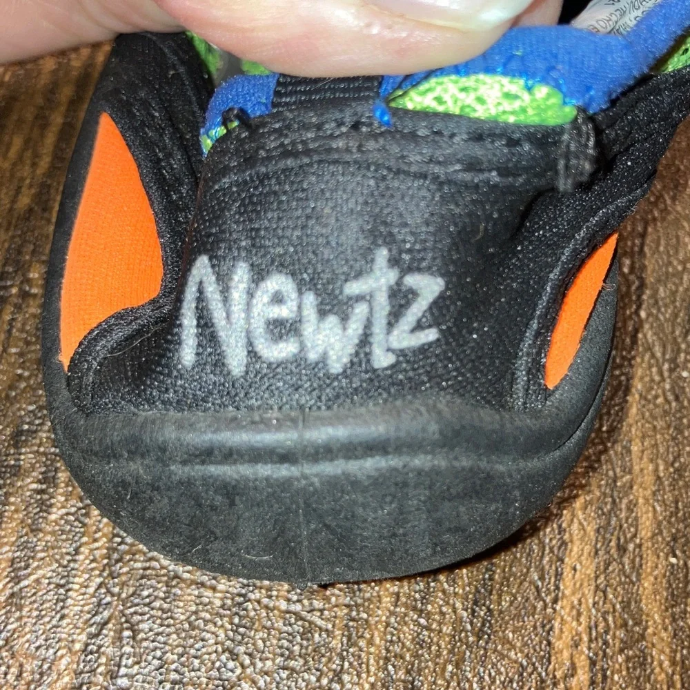 NEWTZ WATER SHOES UNISEX 4/5